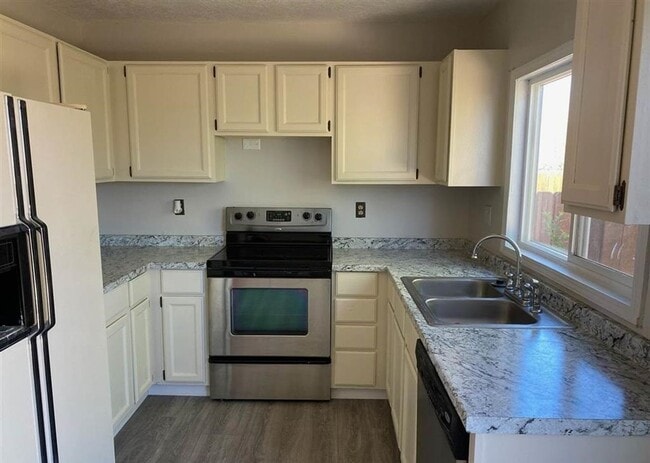 Building Photo - 2715 Inverness Blvd