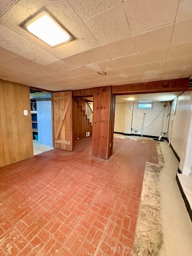 Building Photo - 6007 Crawford Dr