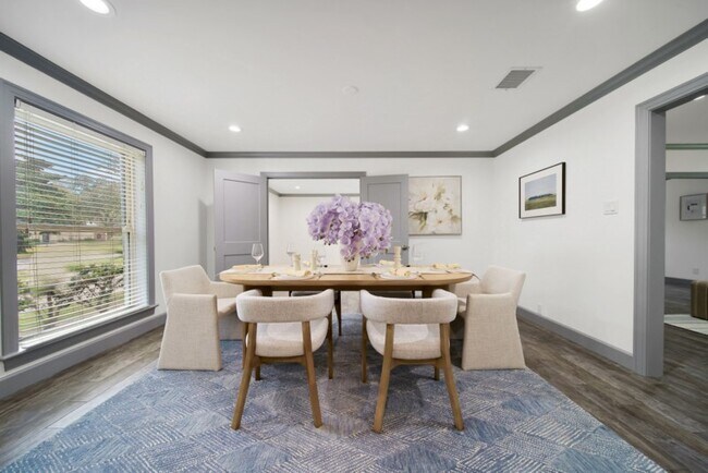 Building Photo - 10042 Briar Forest Dr