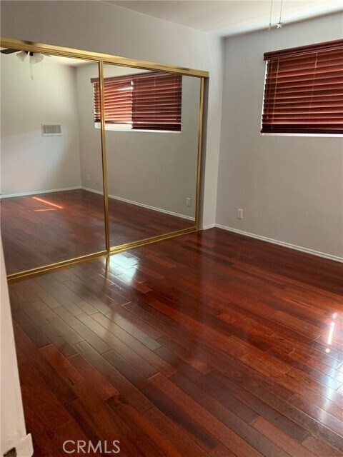 Building Photo - 828 5th St