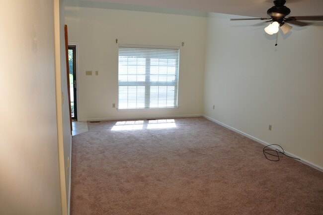 Building Photo - 470 Summit Tree Ct