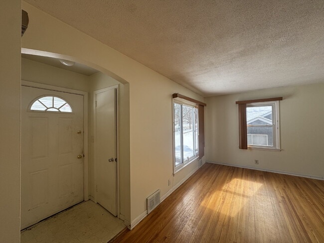 Building Photo - "Charming 3-Bed Haven with Hardwood Floors & Cozy Fireplace in St. Louis Park!"