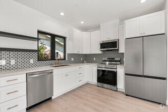 Building Photo - Stunning brand new construction, modern lu...