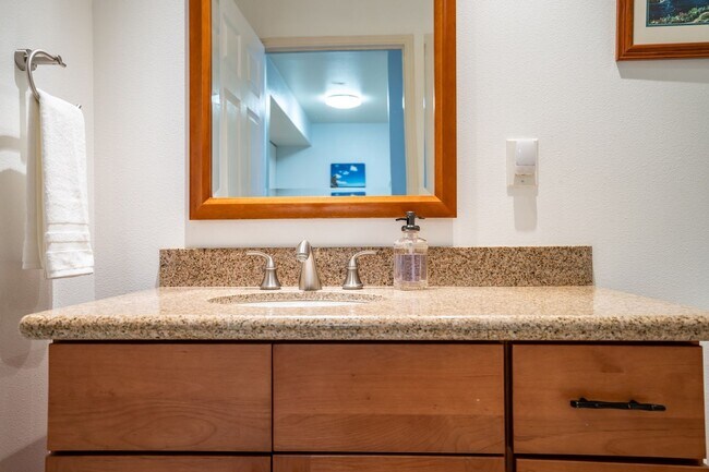 Building Photo - Fully Furnished, 1 Bed/1 Bath, Kihei Bay Vista with Pool