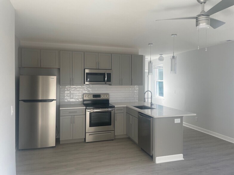 Living Room / Kitchen Area - 216 Findlay St