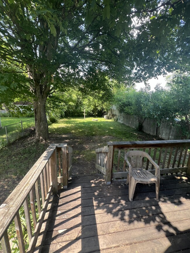 Building Photo - 607 Samantha Ave