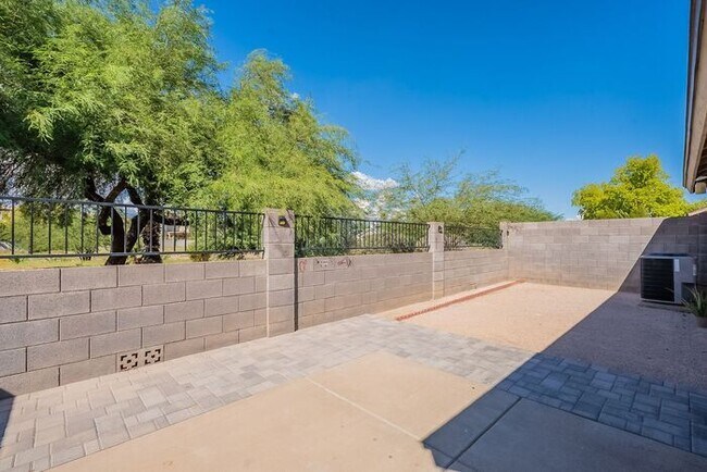 Building Photo - Great single family home!
