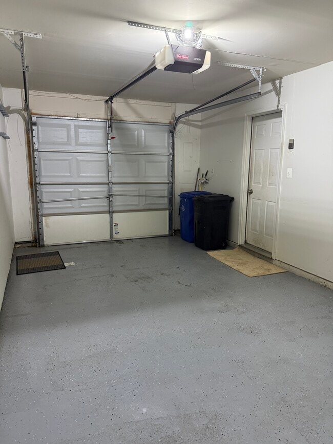 Building Photo - 637 Baystone Ct