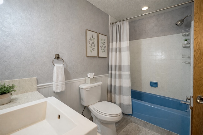 Building Photo - 2529 W Olympic Dr