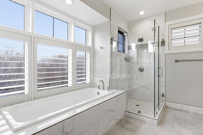 Building Photo - 5069 N River Park Way