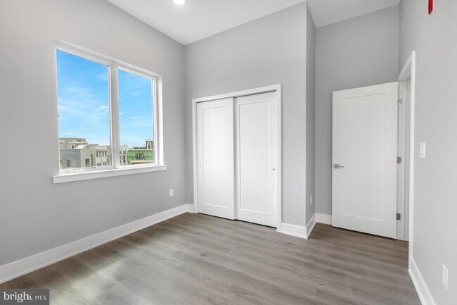 Building Photo - 2119 N Front St