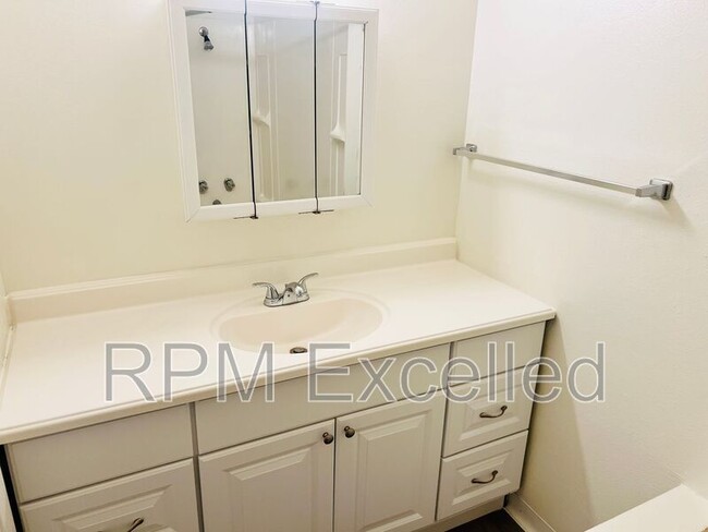 Building Photo - 2500 S 286th Pl