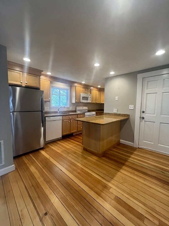 Building Photo - 334 Lincoln Ave