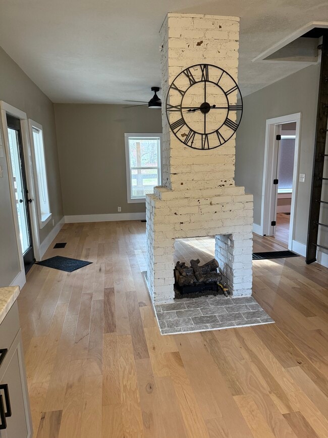 Building Photo - 1109