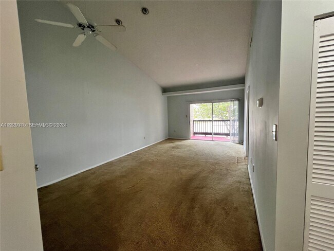 Building Photo - 665 SW 113th Way