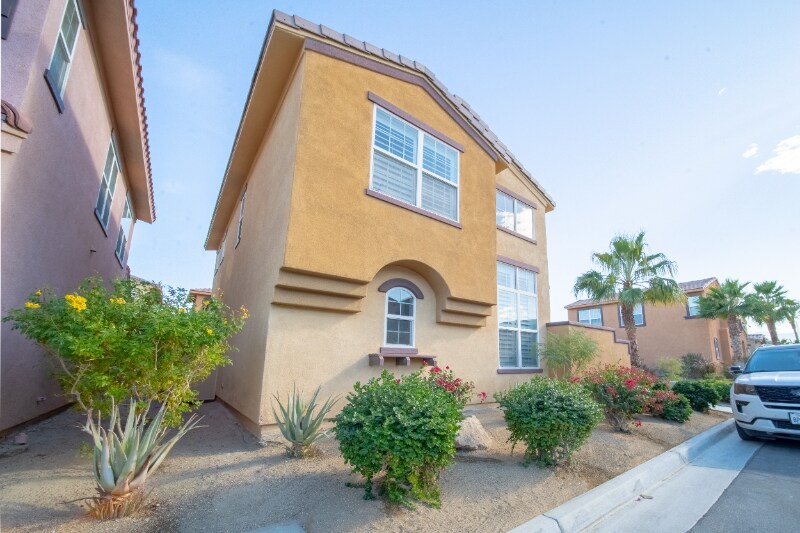 Building Photo - 52154 Rosewood Ln