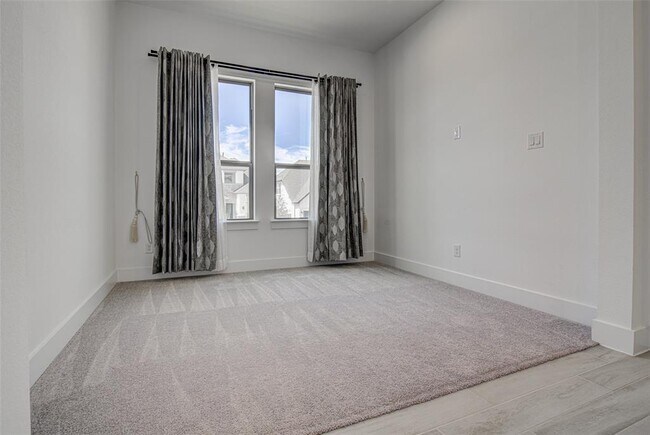 Building Photo - 22300 Lago Lookout Ln