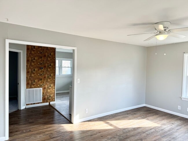 Building Photo - *3- Minutes from Jennie Stuart Medical Center*