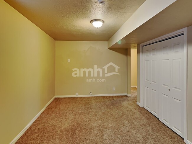 Building Photo - 3417 S Spruce View Ln