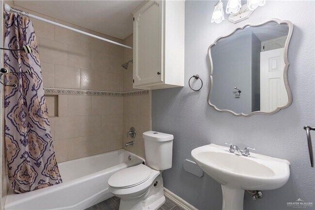 Building Photo - 1608 Merlin Dr