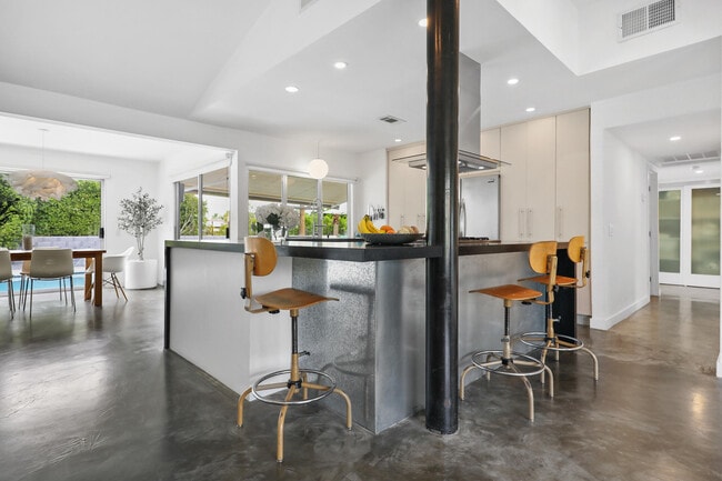 Building Photo - 71520 Gardess Rd