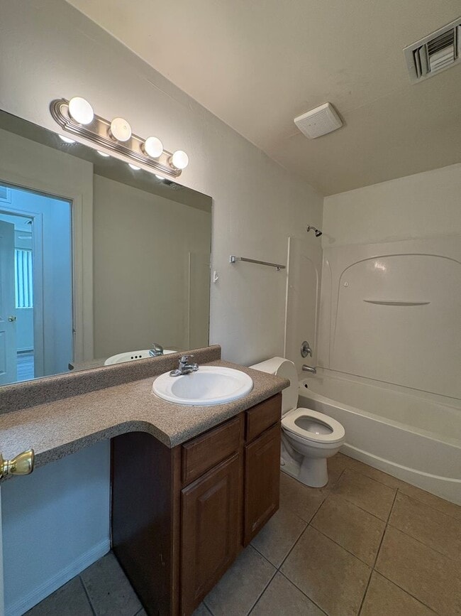 Building Photo - 2109 E Pinal Vista
