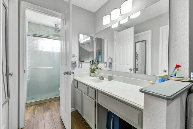 Building Photo - 710 Razee Ct