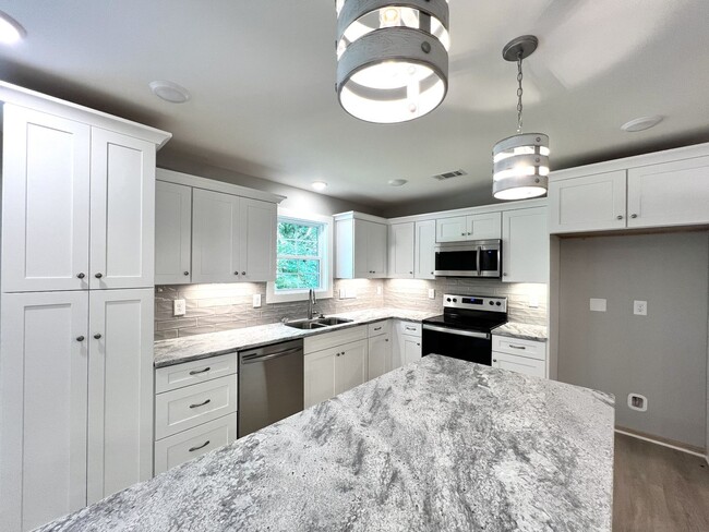Building Photo - LUXURIOUS TOWNHOME ON THE WEST SIDE OF LEB...