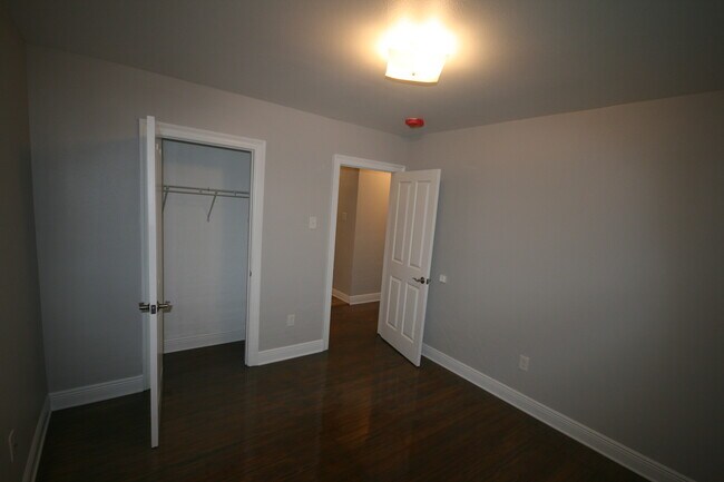 Building Photo - 718 16th St