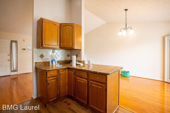 Building Photo - 3 br, 3 bath House - 9321 Kings Grant Rd
