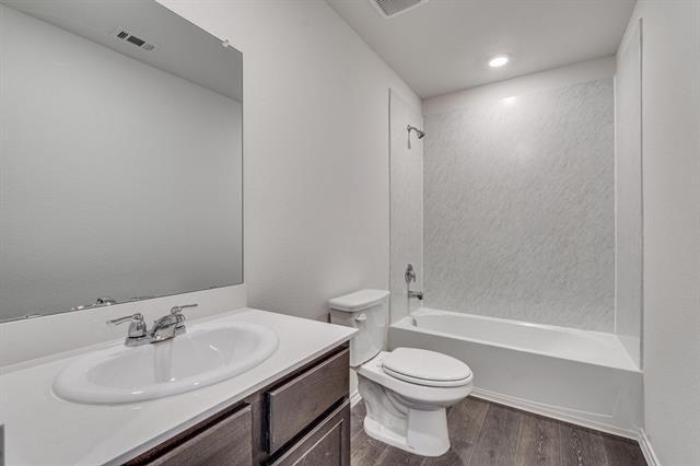 Building Photo - 2125 Croton Ave