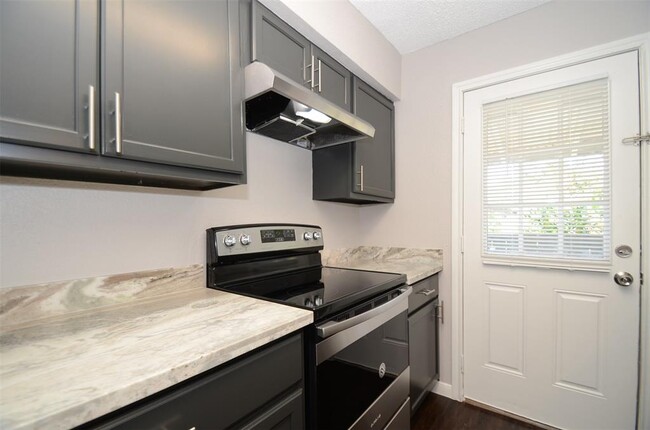 Building Photo - 5650 Birchmont Dr
