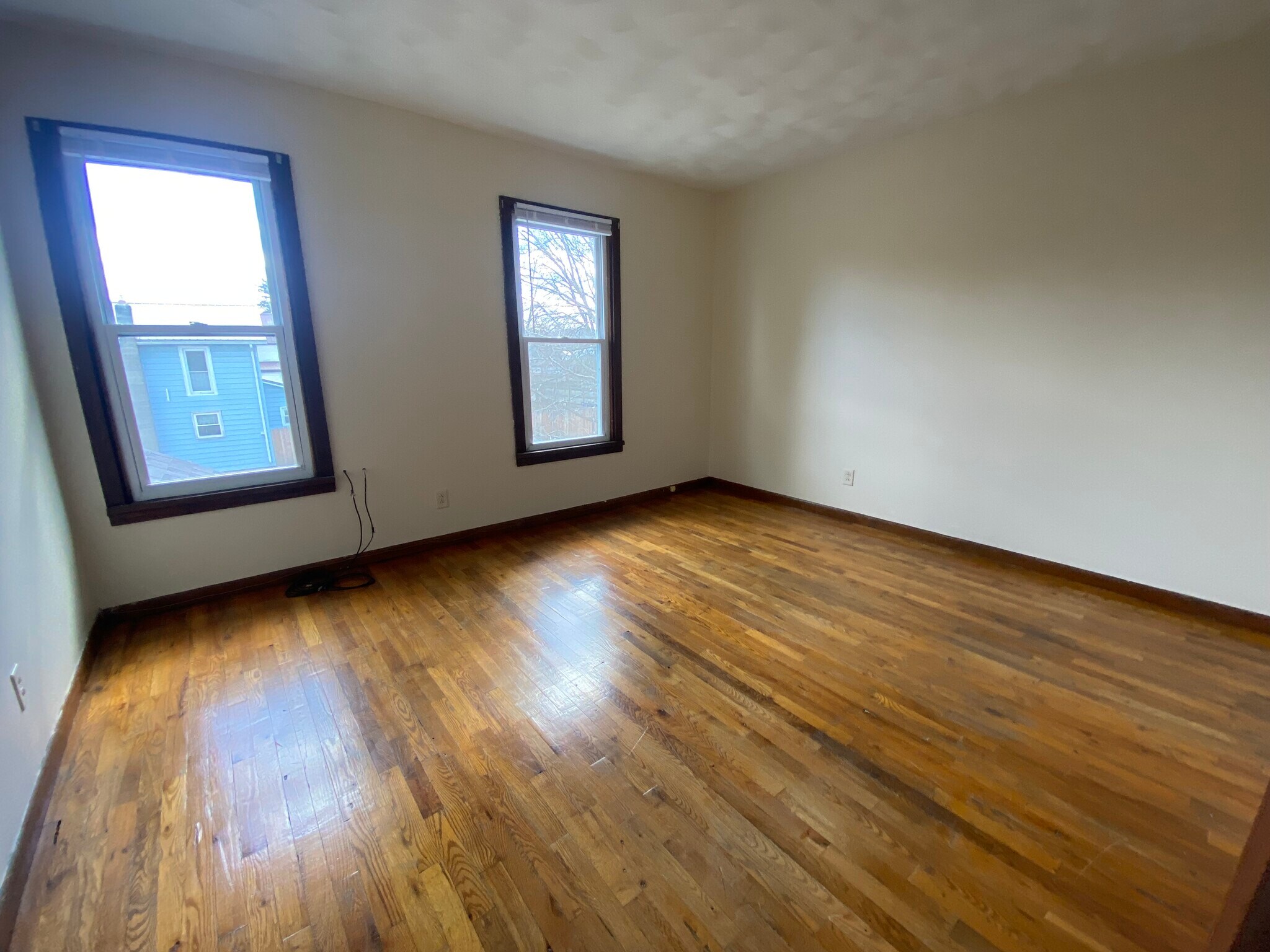 Building Photo - 302 Perry St