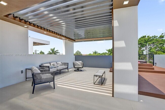 Building Photo - 1825 NE 26th Ave