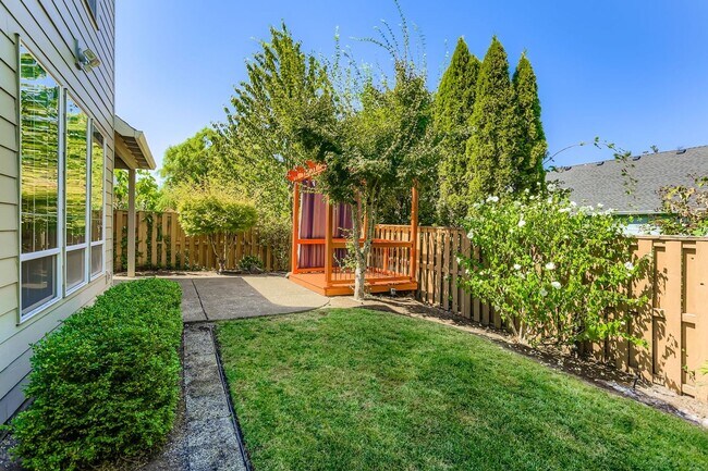 Building Photo - Spacious Bethany Home with Attached Garage, Fenced Yard, Washer/Dryer Included