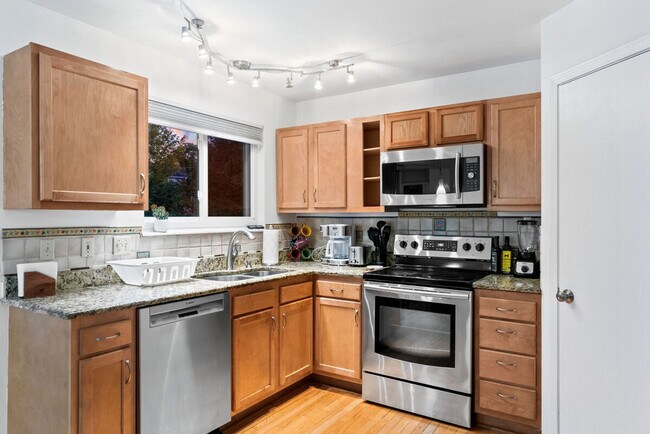 Building Photo - 16401 Baja Ct