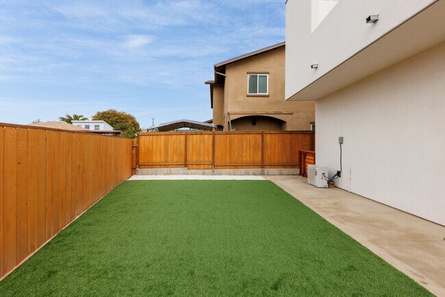 Building Photo - Brand-New Luxury 2-Bedroom 2-Bathroom Home