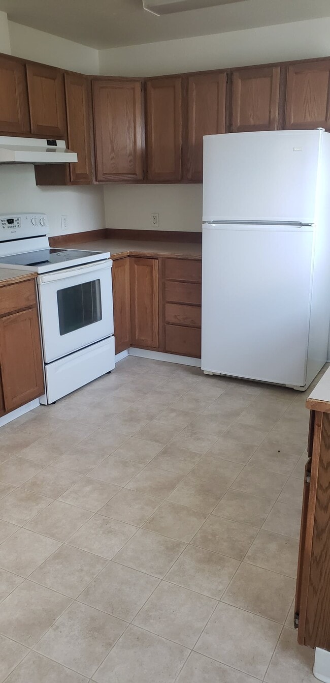 Building Photo - 33 W 5th St S