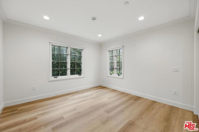 Building Photo - 412 N Maple Dr