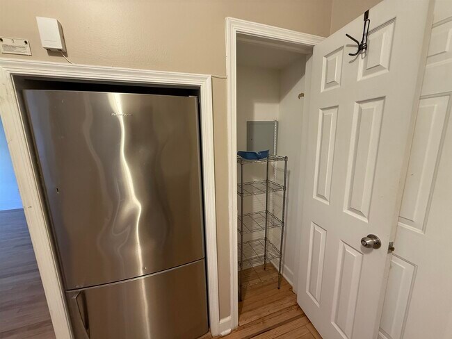 Building Photo - 36 Duncan Ave