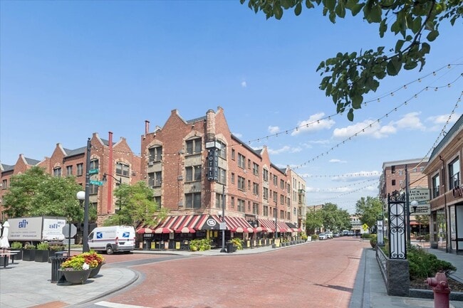 Building Photo - 235 S Marion St