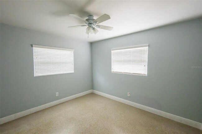 Building Photo - 686 Manor Dr W