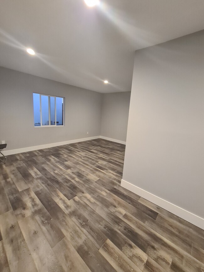 Living room - 13108 Mercer St