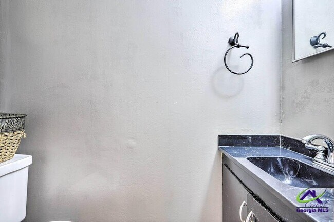 Building Photo - 422 Forrest Dr