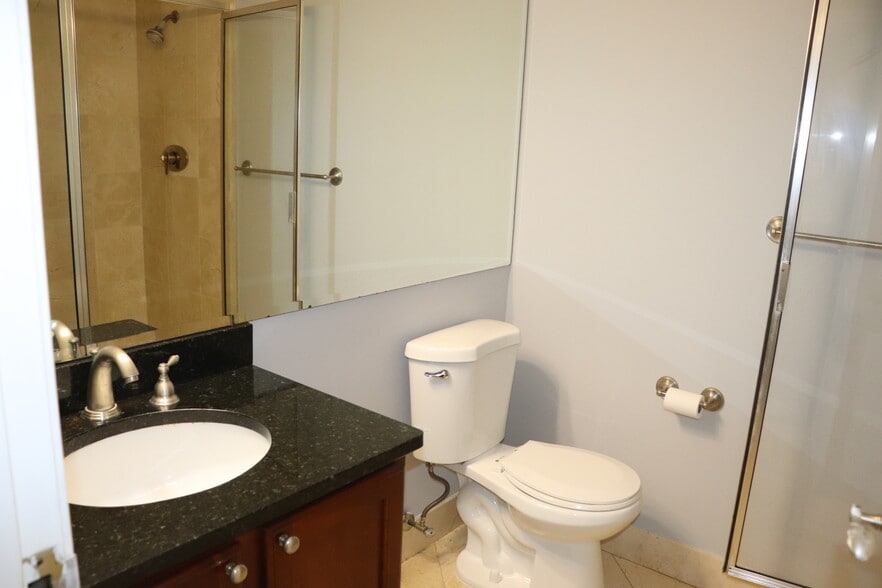 Building Photo - 250 E Harbortown Dr