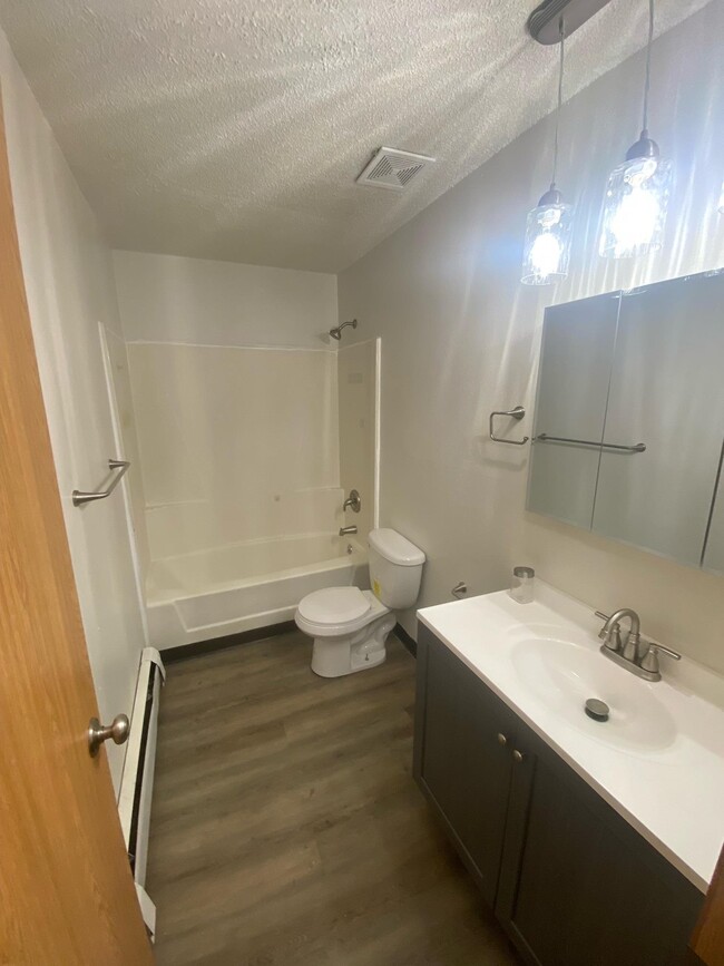 Building Photo - 441 Lindale Dr