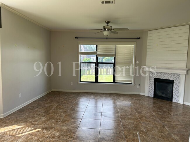 Building Photo - 14383 Buttercup Dr