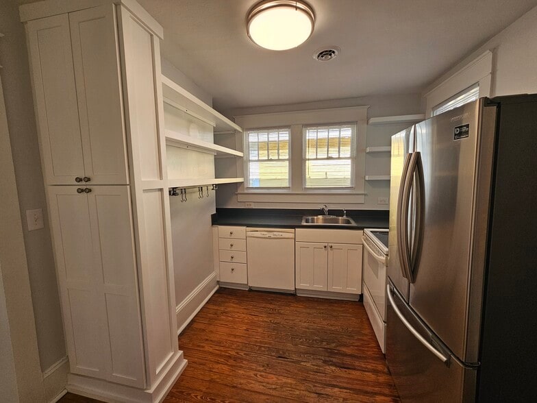 Building Photo - 209 S 2nd St