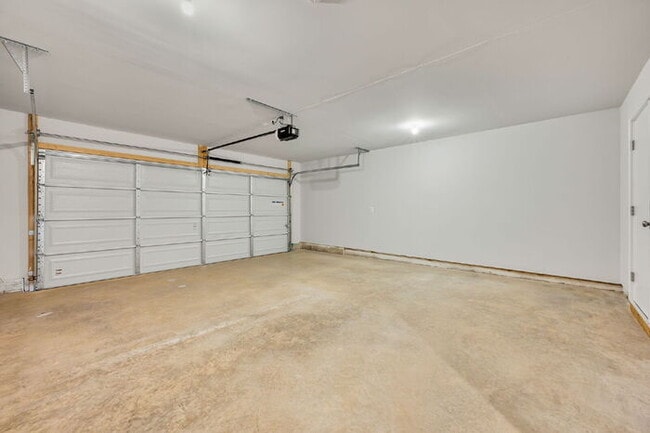 Building Photo - 3 Bedroom Single-Family Home with 2-Car Garage in Glen Allen (23060) – $2,650/mo