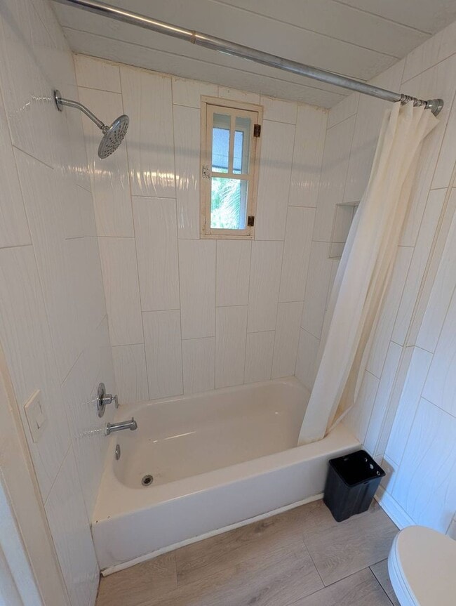 Building Photo - Adorable Rental in the Heart of Sarasota